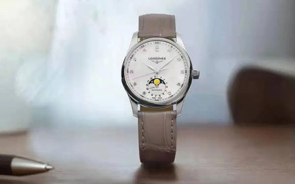 浪琴表蒙有划痕处理技巧